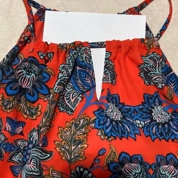 Collective Concepts Halter Style Sleeveless Top with Keyhole Neckline - Picture 7 of 8